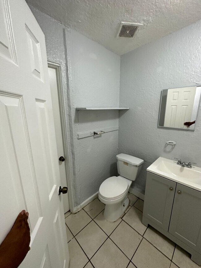 Building Photo - 310/312 Acosta St