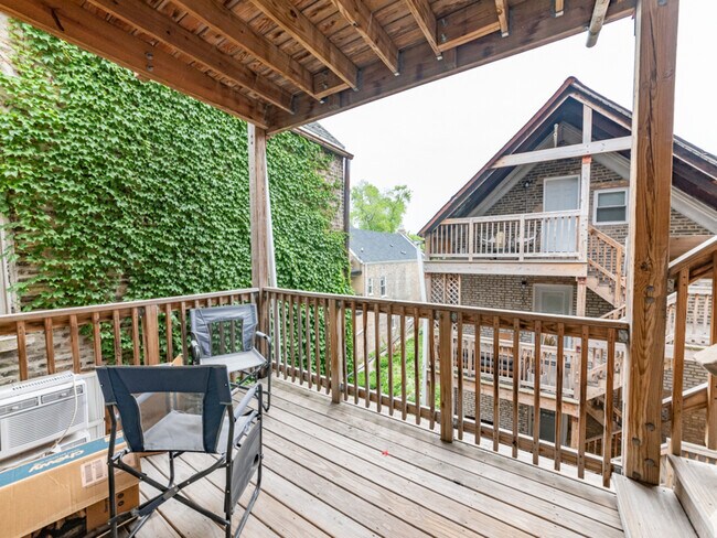 Building Photo - 2145 W Webster Ave