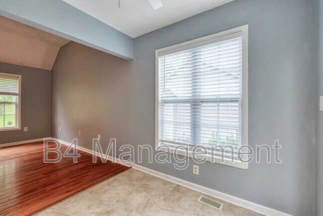 Building Photo - 208 Cotton Creek Dr