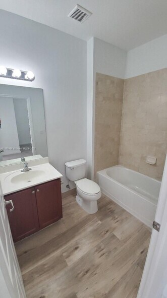 Building Photo - 265 Las Brisas Cir