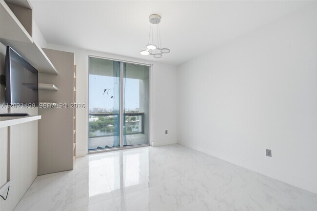 Building Photo - 17301 Biscayne Blvd