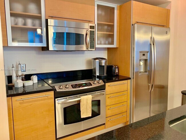 Building Photo - 951 Brickell Ave