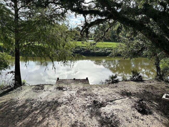 Building Photo - 327 Bayou Rd