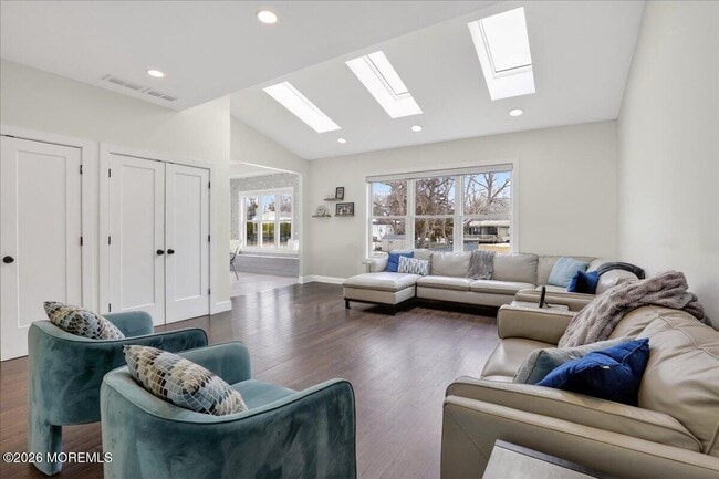 Building Photo - 475 Monmouth Pl