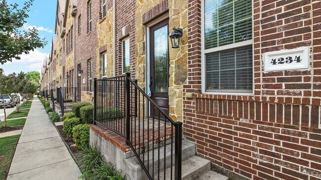 Building Photo - 2745 Troutt Dr