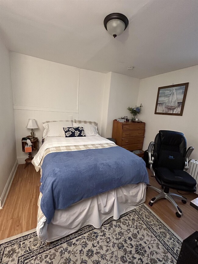 Building Photo - 578 Main St