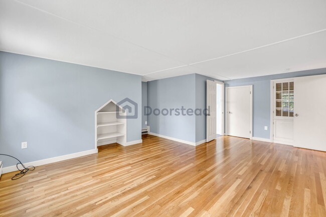 Building Photo - 62 Stoneleigh Rd