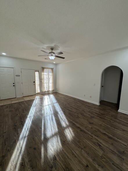 Living area with view of hallway to full bath and two bedrooms. - 1701 Water Oak Dr