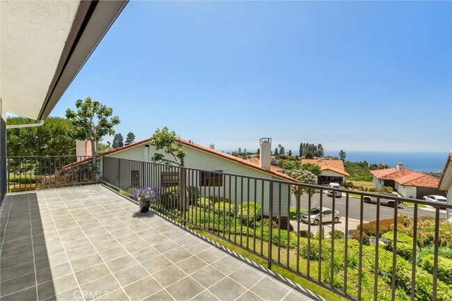 Building Photo - 25 Ocean Crest Ct