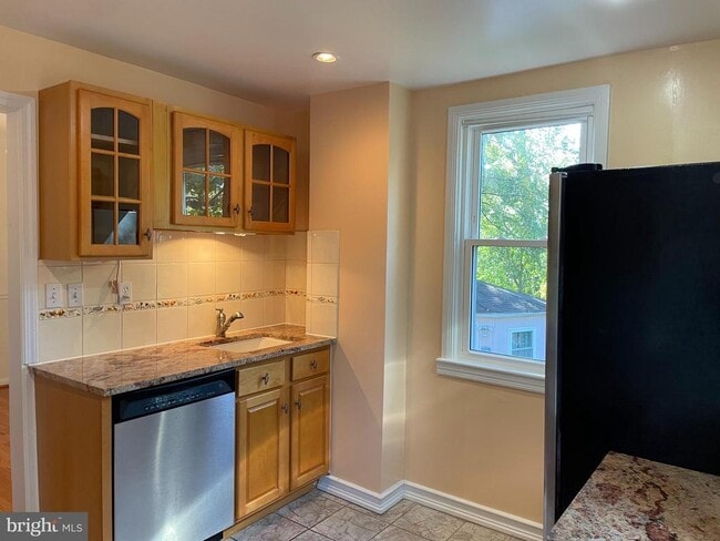 Building Photo - 610 Ritchie Ave