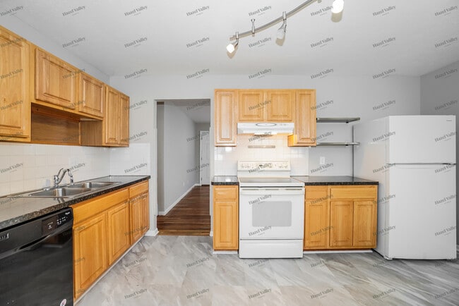 Building Photo - 3701 Christie Rd W