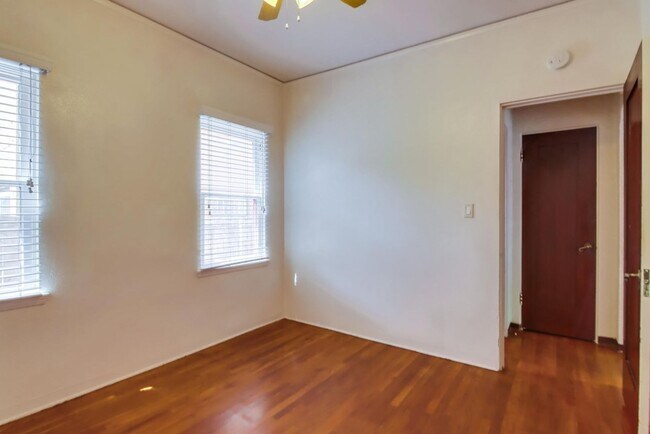 Building Photo - Charming Top Floor 1-Bedroom Apartment in ...