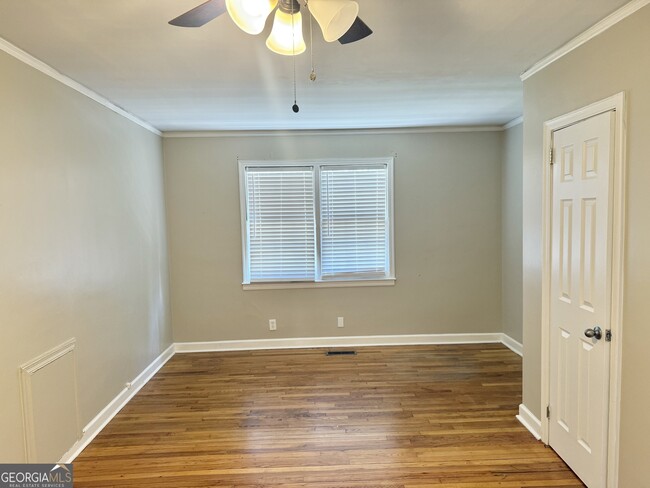 Building Photo - 214 Beechwood Cir