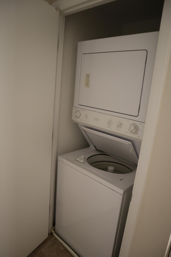 Building Photo - 350 G St SW