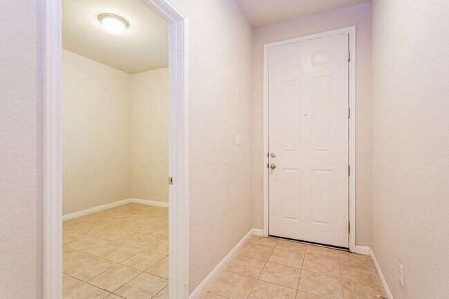 Building Photo - Bright & Spacious 5-Bedroom, 3-Bath Home i...