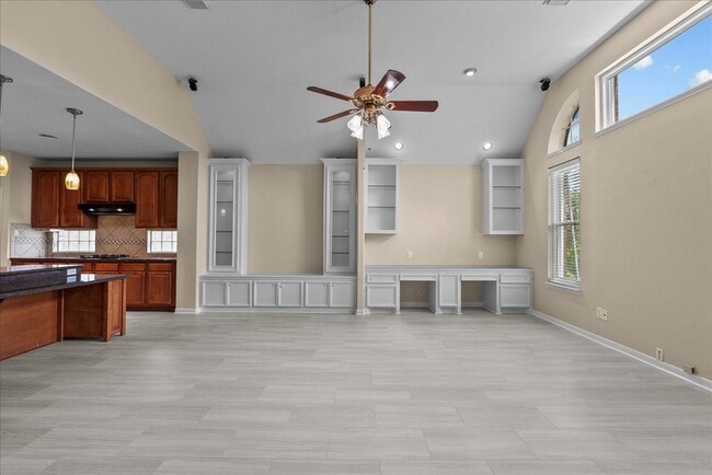 Building Photo - 2758 Laguna Pointe Dr