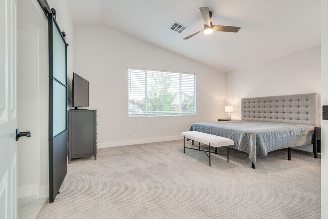 Building Photo - FULLY FURNISHED! Exudes sophistication with designer touches throughout