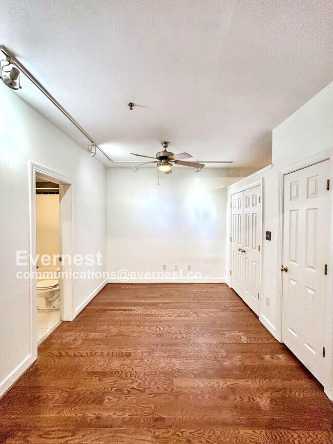 Building Photo - 215 N 19th St