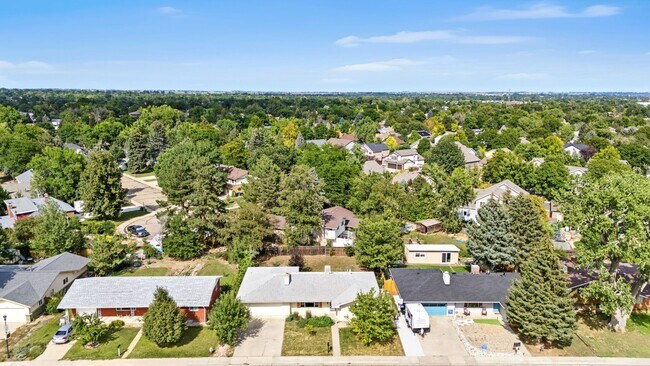 Building Photo - Charming and Renovated 4 Bedroom 2 Bathroo...