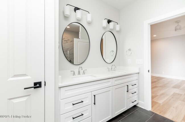 Building Photo - 6100 Passionflower Dr