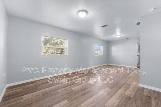 Building Photo - 515 S Charleston Ave