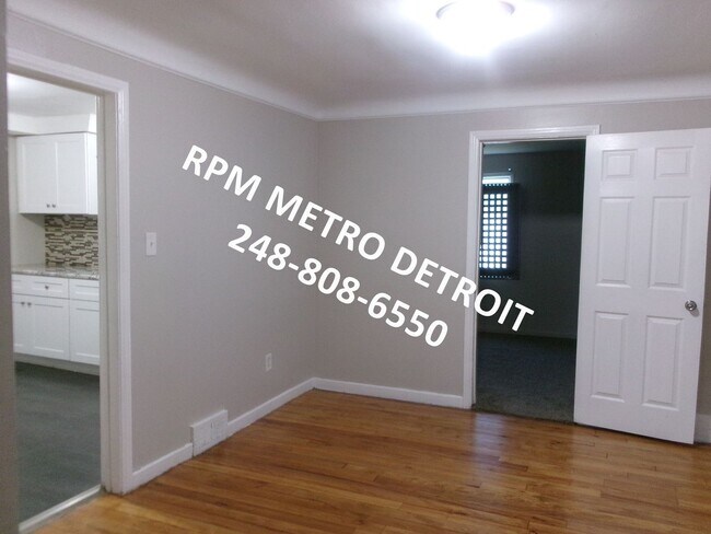 Building Photo - UPDATED COLONIAL HOME IN DETROIT