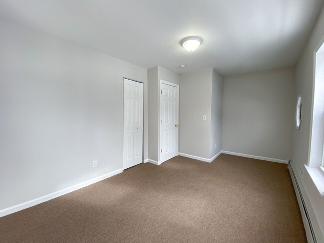 Building Photo - Gorgeous single-family home near Hartford ...