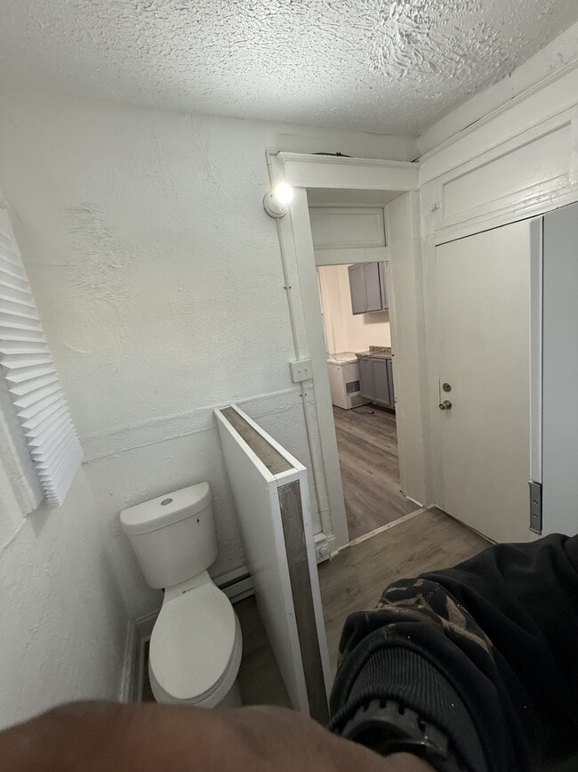 Building Photo - 501 Lyndhurst St