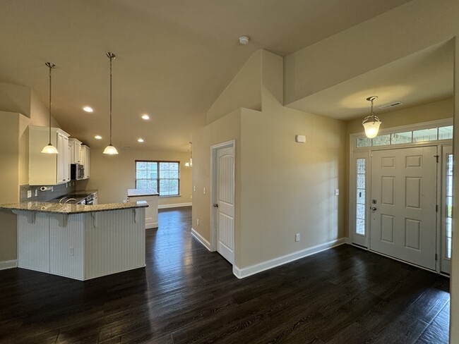 Building Photo - 2467 Bell Manor Dr SW