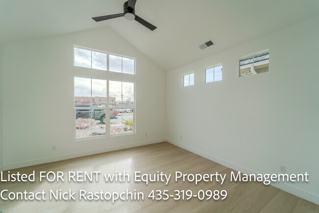 Building Photo - 3041 E 2220 S