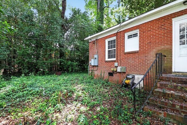 Building Photo - Charming 2BD/1BA Brick Duplex in NoDa!