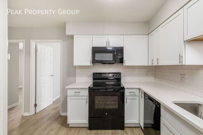 Building Photo - 639 Riverview Dr
