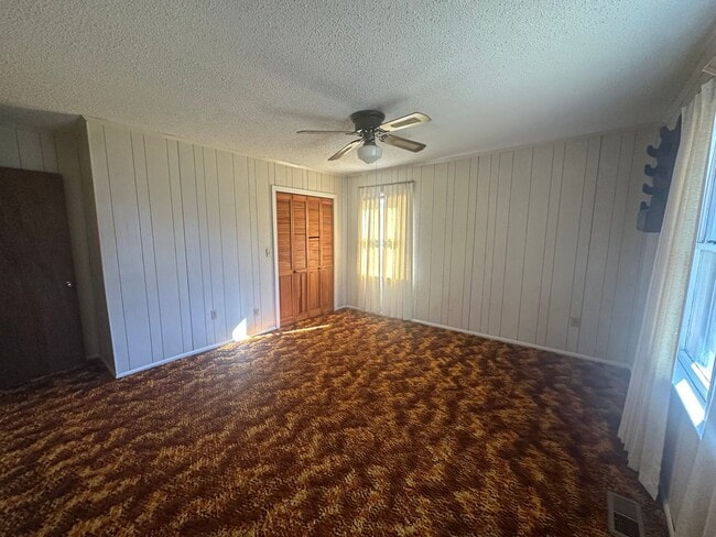 Building Photo - Charming 3-Bedroom, 2-Bath Home in Peacefu...