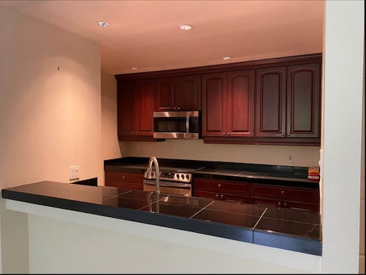 Building Photo - 1710 S Harbor Way