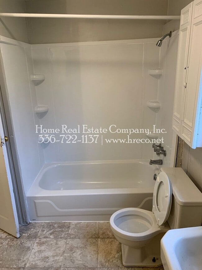 Building Photo - 2616 Machine St