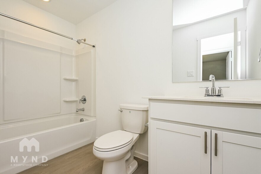 Building Photo - 2716 River Knl Ln