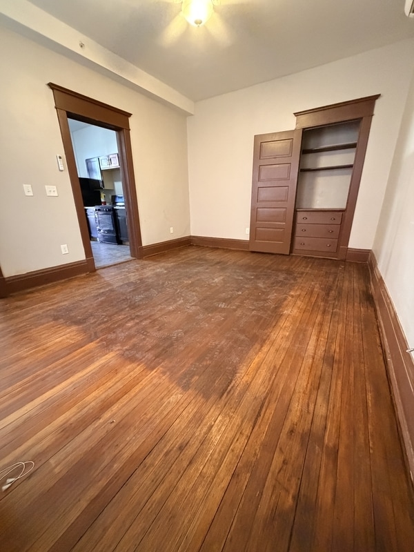 Building Photo - 604 W 3rd St