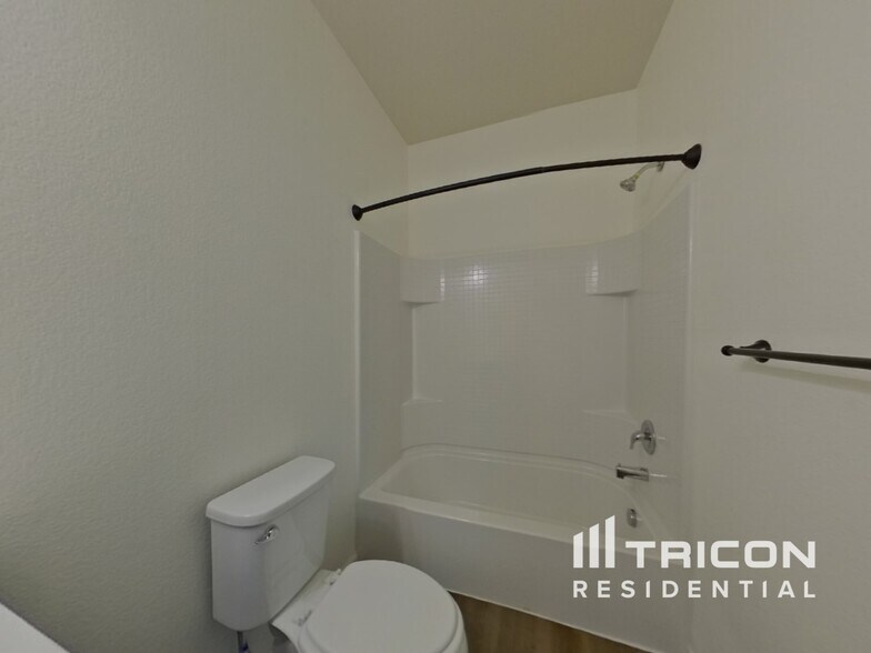 Building Photo - 7115 Shavano Cir