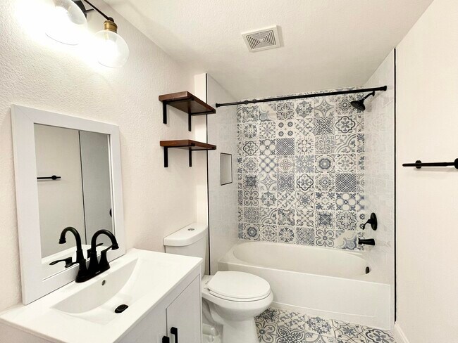 Building Photo - 6511 Emerald Dunes Dr
