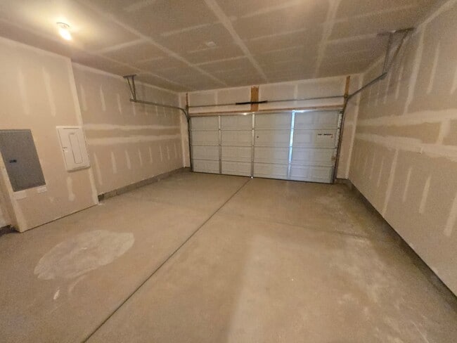 Building Photo - 5931 Hawkweed Dr