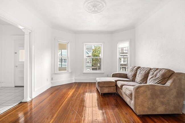 Building Photo - 36 Windsor Rd