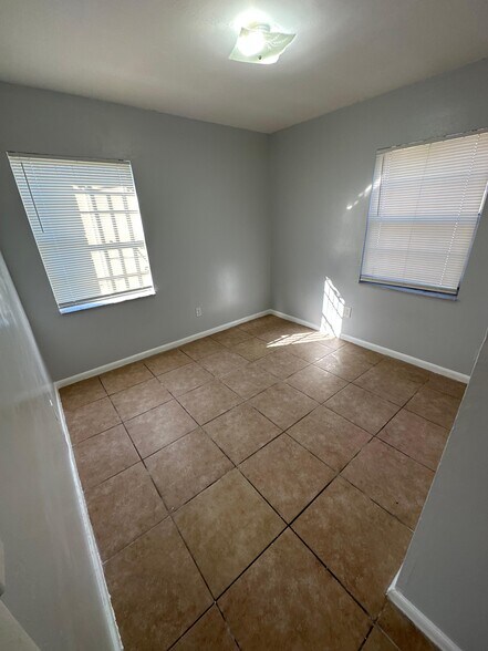 Building Photo - 712 Eaverson St