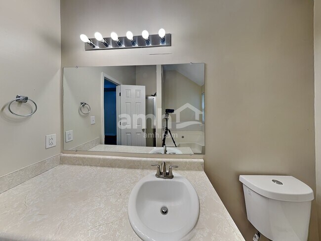 Building Photo - 4319 Caroline Ct