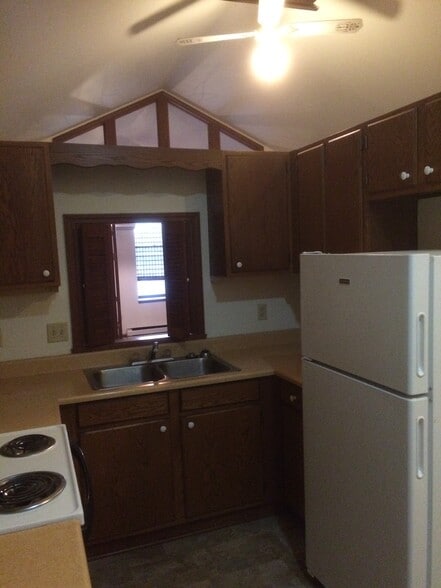 Building Photo - 32 N Main St