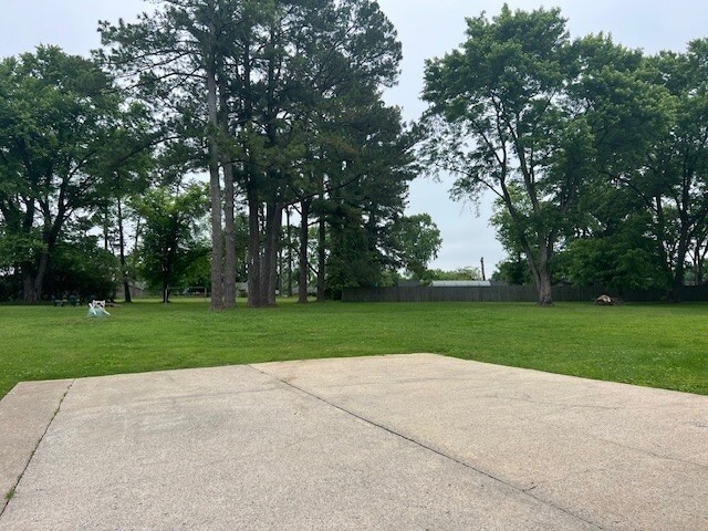 Building Photo - 117 Gates Dr