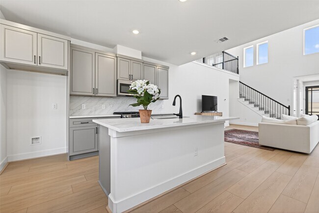 Building Photo - 4333 Avron Dr