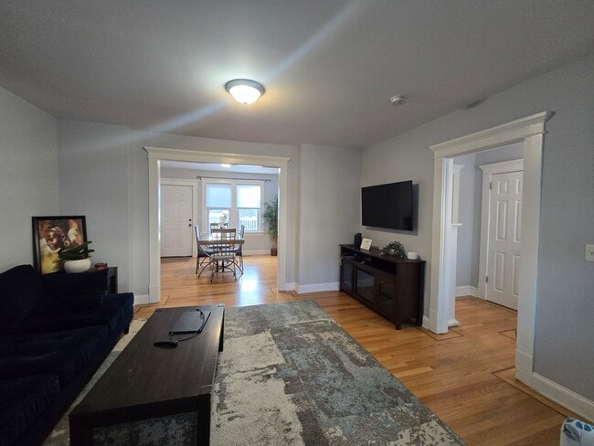 Building Photo - Spacious, meticulously renovated single family: 2-bedroom, 2 full bathroom & finished basement an...