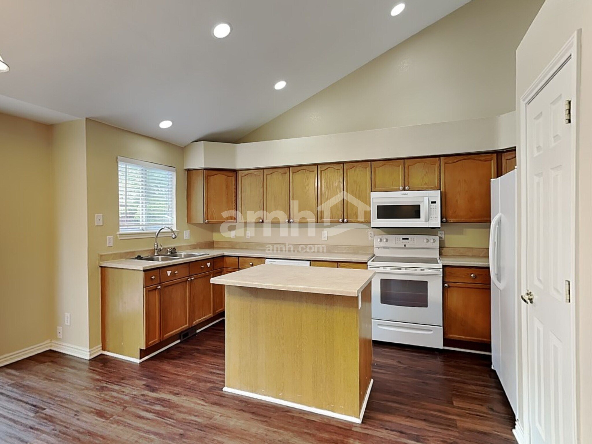 Building Photo - 1622 S Pagosa Ct