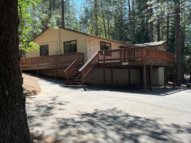 Building Photo - 13254 Wells Fargo Dr