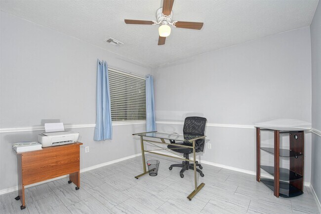 Building Photo - 17 S High Oaks Cir